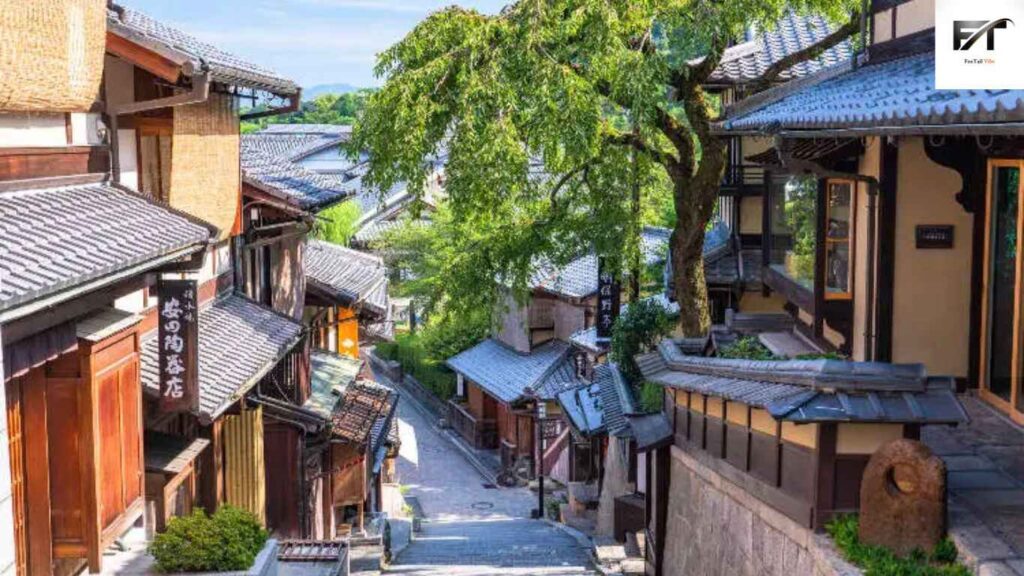 15 Best Things to See and Do in Japan - Enjoy a day in Kyoto's Gion District