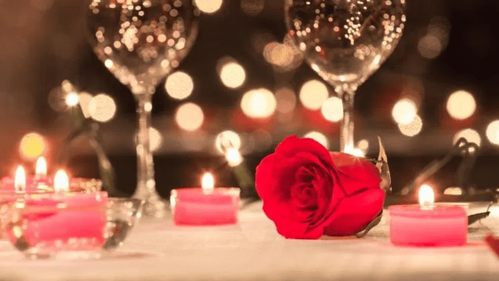 10 Best Valentine's Day Gifts to Express Your Love - Romantic Dinner at Home